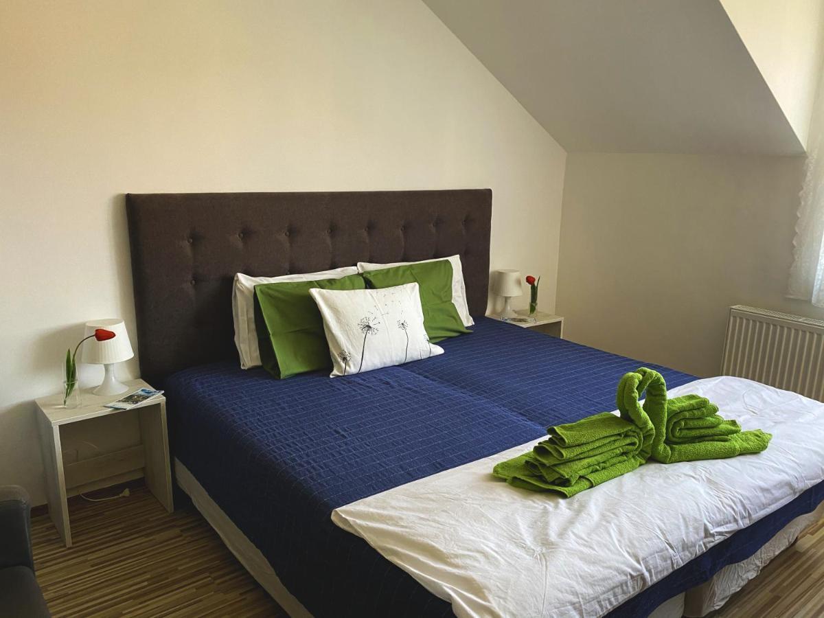 Bobita Apartman Sarvar Bagian luar foto