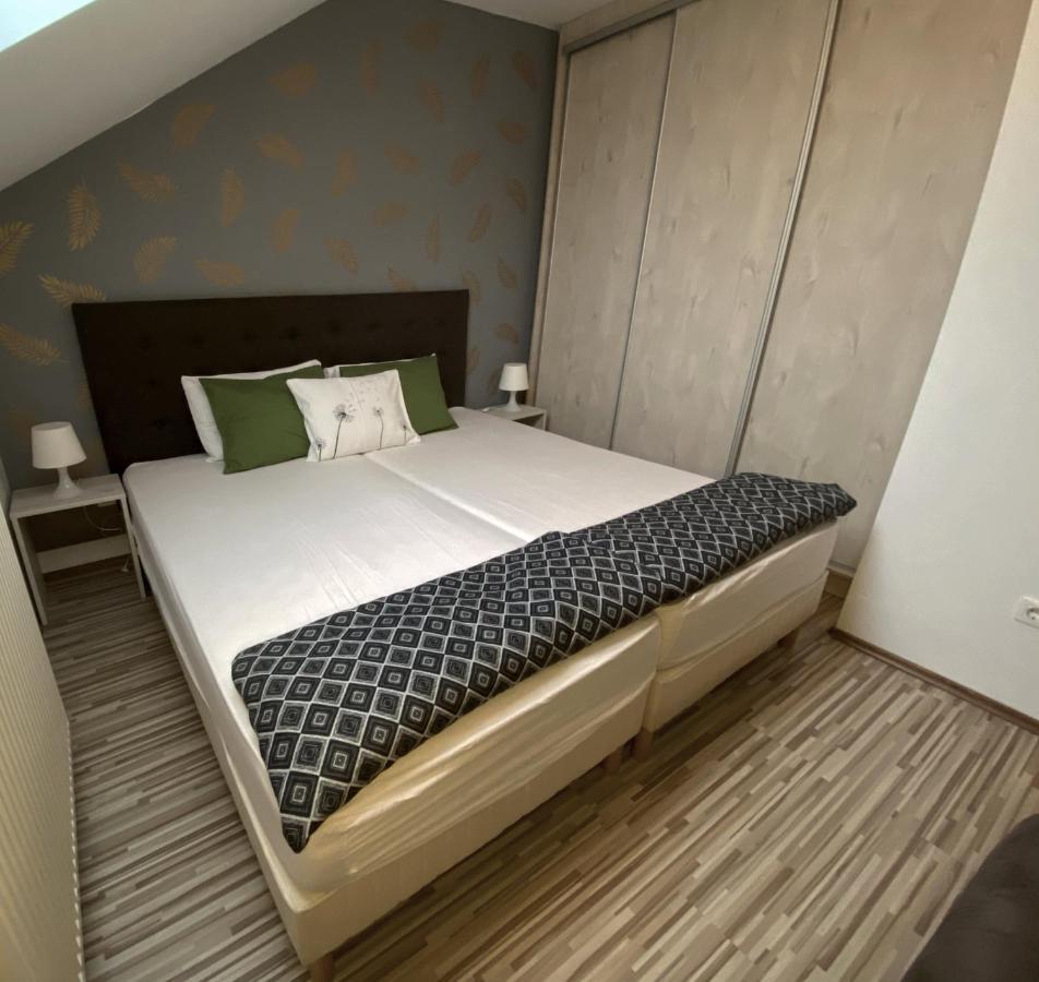 Bobita Apartman Sarvar Bagian luar foto